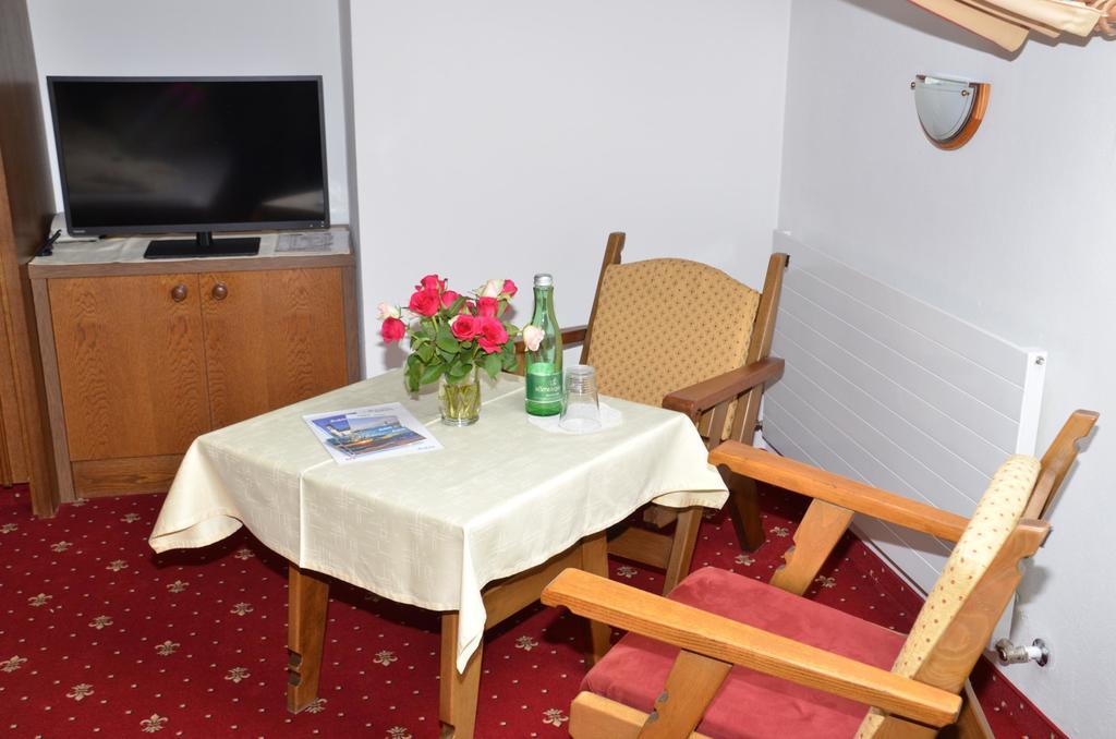 Pension Spiegl เซเฟลด์ อิน ทิโรล ภายนอก รูปภาพ
